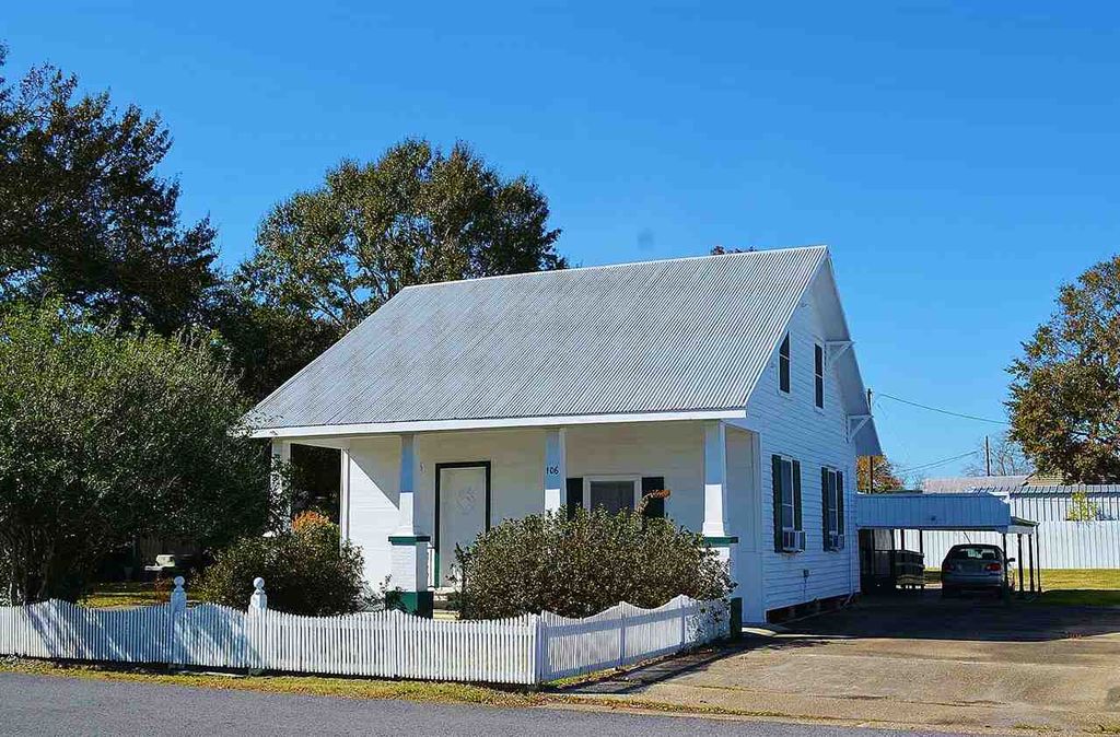 106 Convent St, Labadieville, LA 70372 6 Bed, 2 Bath SingleFamily