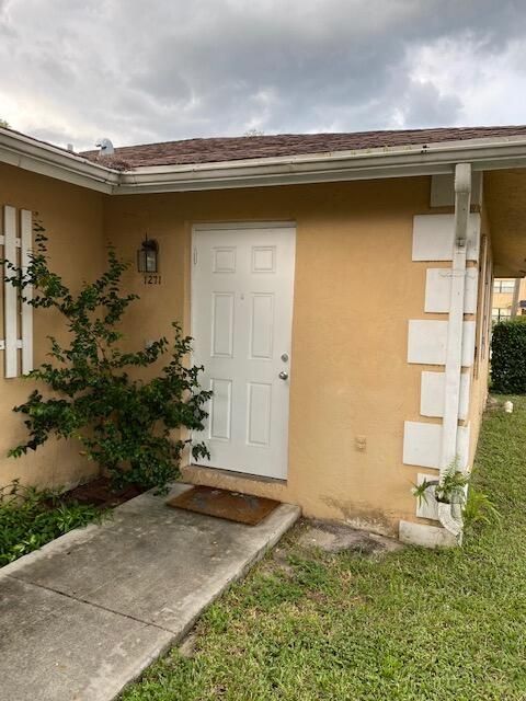 1271 White Pine Dr, Wellington, FL 33414