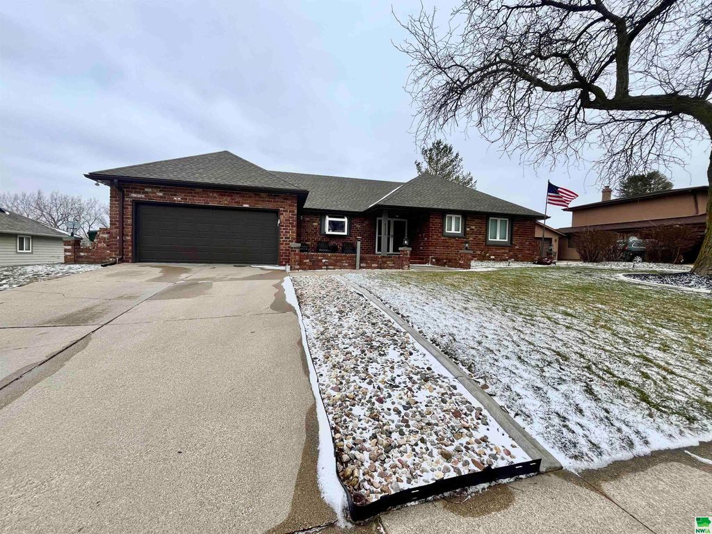 4105 Lincoln Way, Sioux City, IA 51106 MLS 824155 Trulia