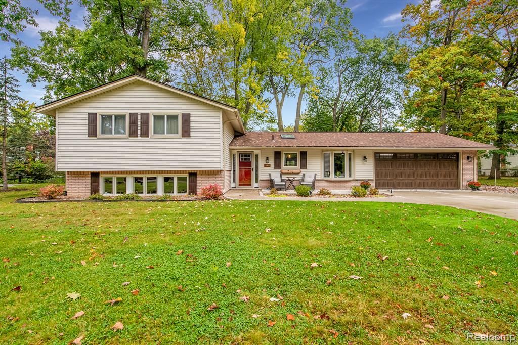8752 Woodside Dr, Grosse Ile, MI 48138 MLS 20230088673 Trulia
