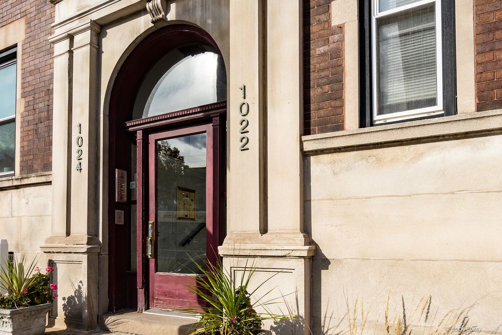 1022 W Irving Park Rd #3, Chicago, IL 60613
