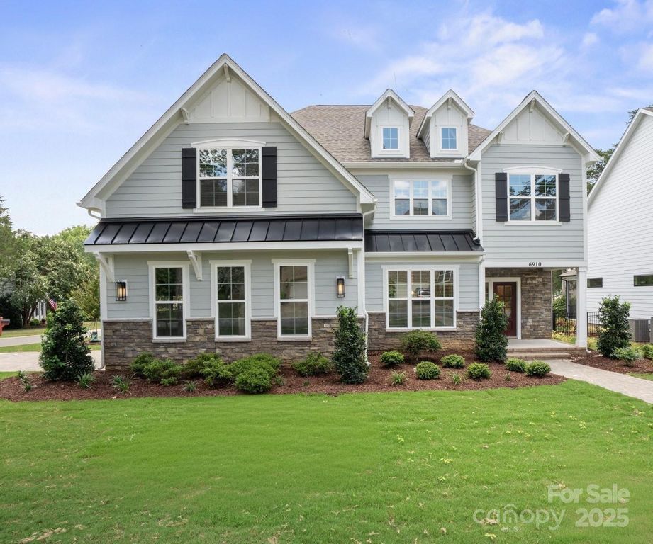 6910 Providence Ln, Charlotte, NC 28226