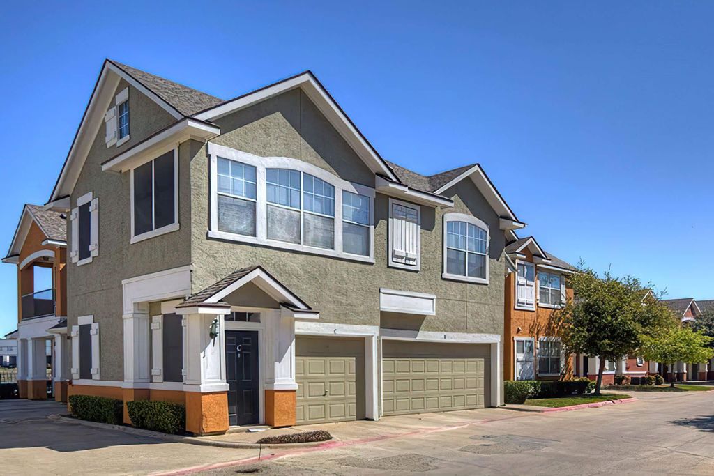 2025 Lakepointe Dr, Lewisville, TX 75057