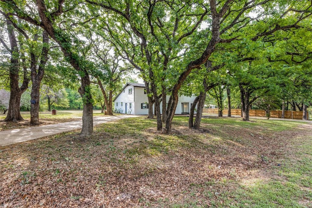 3718 Twin Creeks Dr, Cleburne, TX 76031