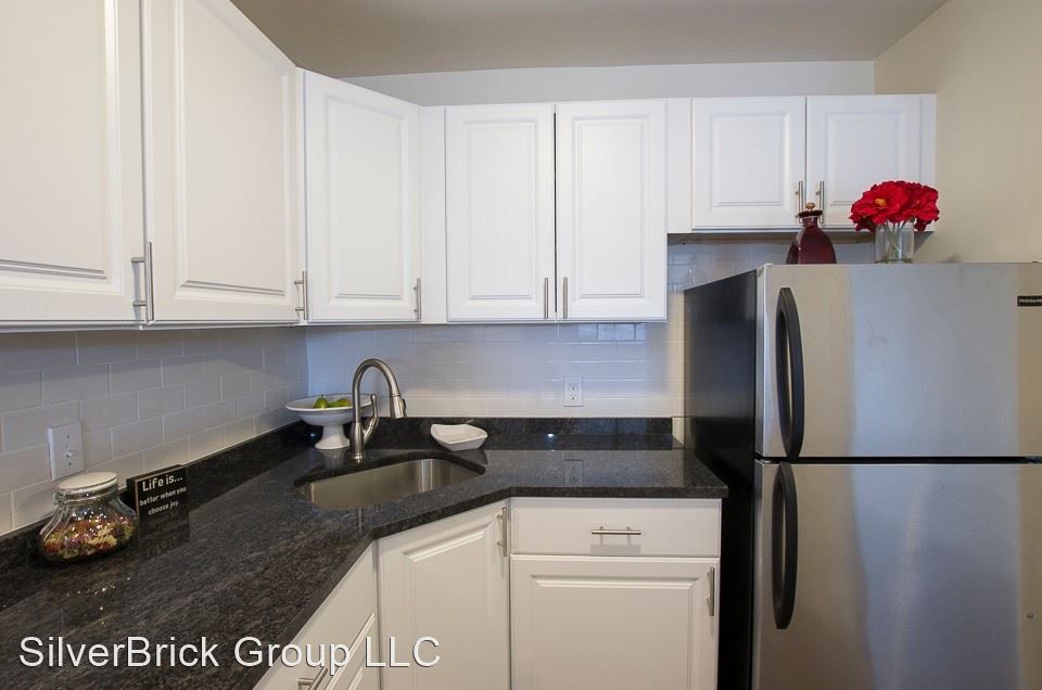 905 Burnside Ave, East Hartford, CT 06108
