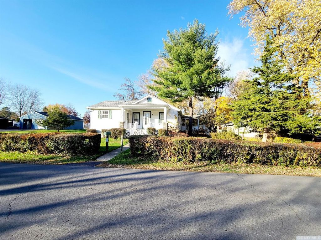 21 Van Dyke St, Coxsackie, NY 12051 2 Bed, 1 Bath SingleFamily Home