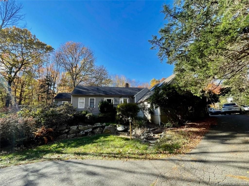 30 Huntingtown Rd, Newtown, CT 06470