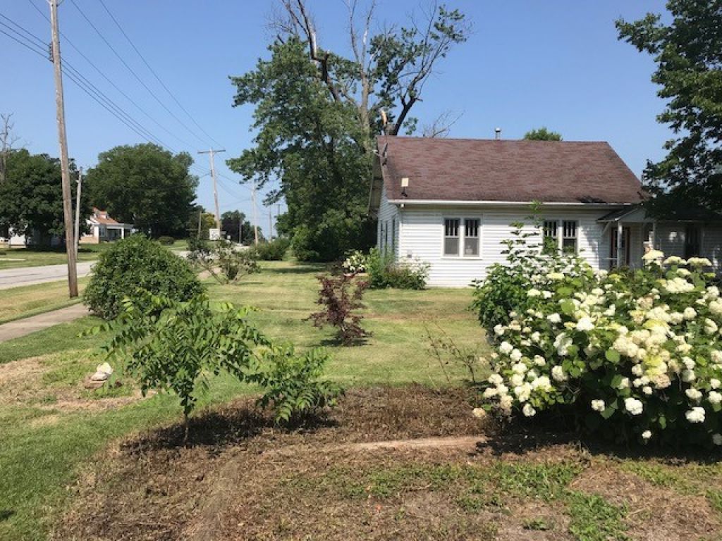 219 W Embarras St, Sainte Marie, IL 1 Bed, 1 Bath SingleFamily Home