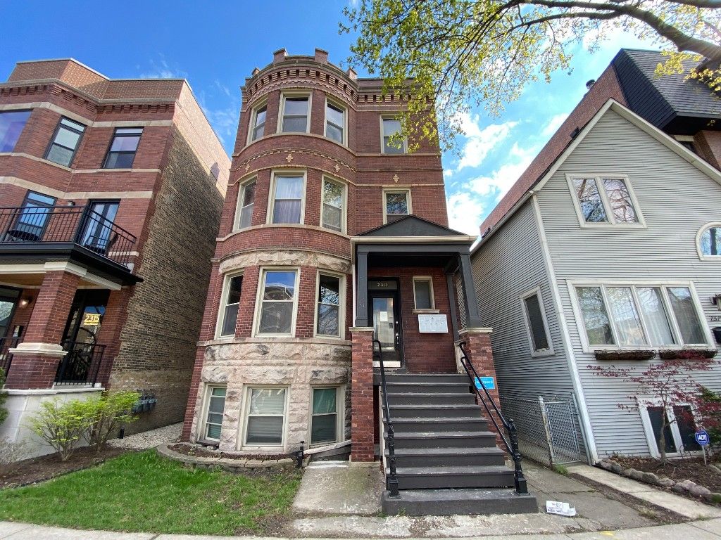 2317 W Roscoe St #2, Chicago, IL 60618