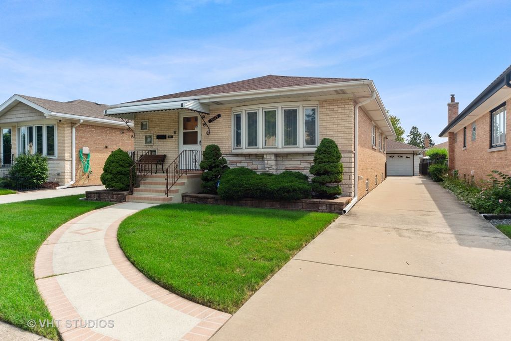 5025 N Leonard Dr, Harwood Heights, IL 60706