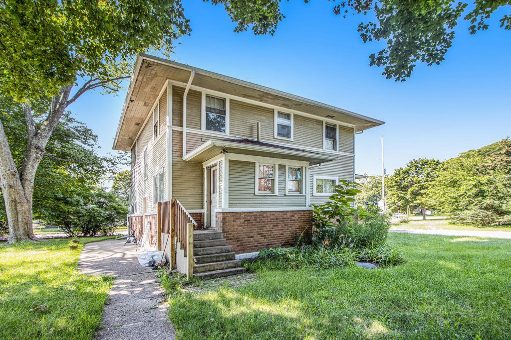 2126 W Main St, Kalamazoo, MI 49006