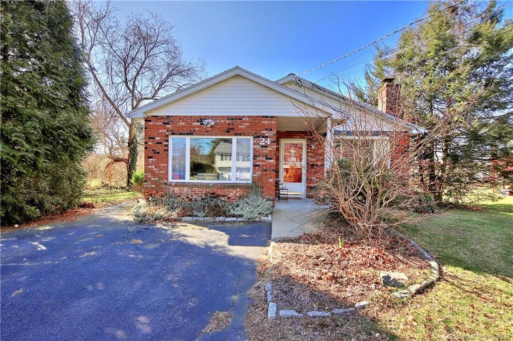 24 Peach Tree Ln, Milford, CT 06461