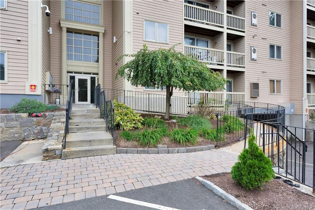 980 Lindley St #307G, Bridgeport, CT 06606