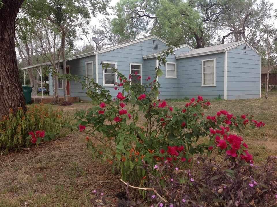 1102 Beech St, Jourdanton, TX 78026 Trulia