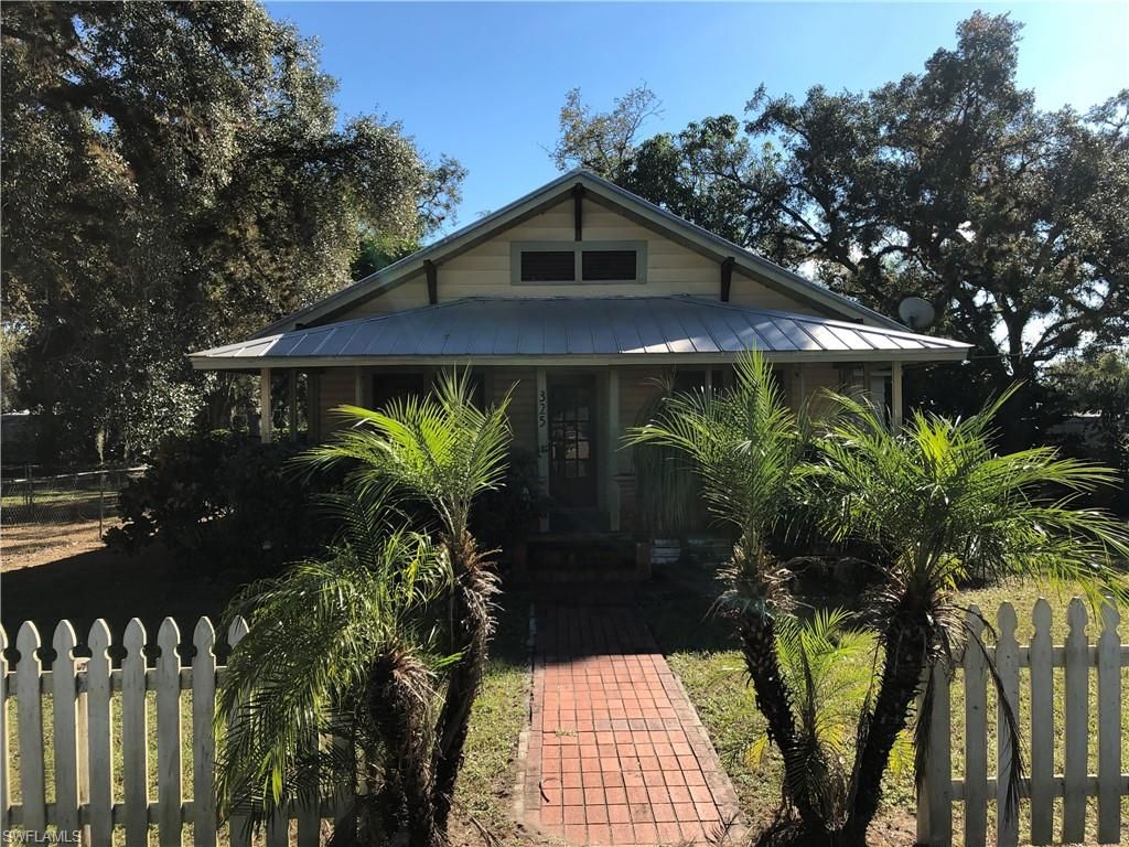 325 2nd Ave, Labelle, FL 33935