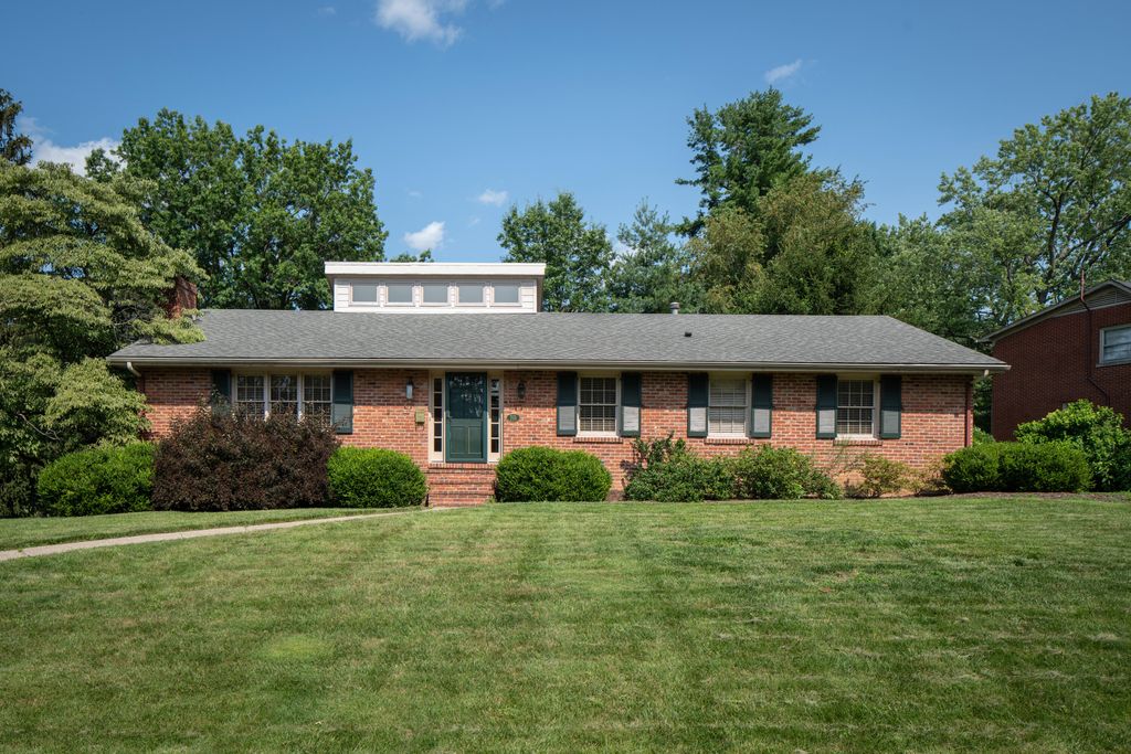 701 Old Dobbin Rd, Lexington, KY 40502