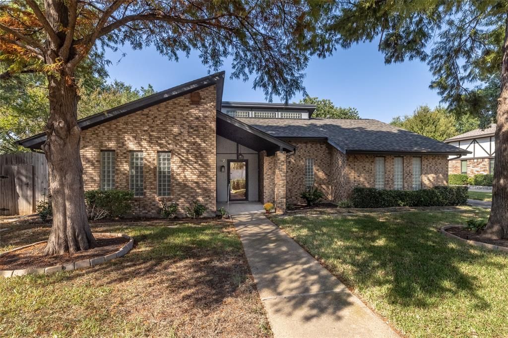 715 Wayland Dr, Arlington, TX 76012