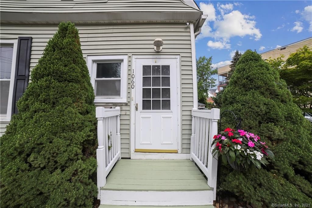 1060 Broad St, Meriden, CT 06450