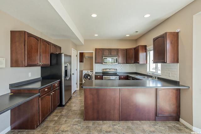 556 Windsor Ct, North Salt Lake, UT 84054