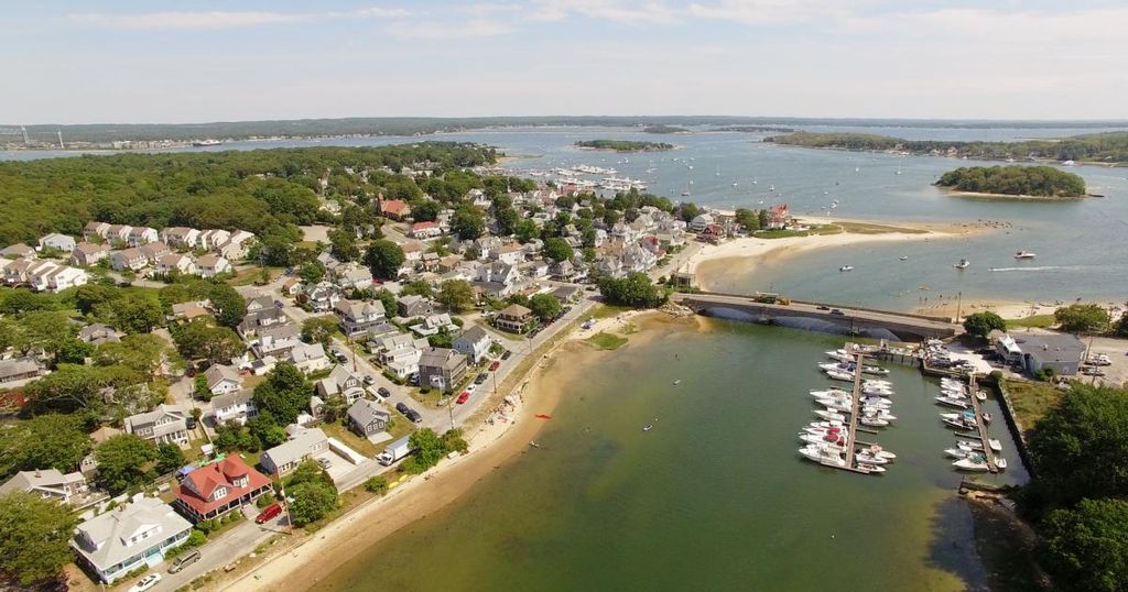 9 N Water St, Buzzards Bay, MA 02532