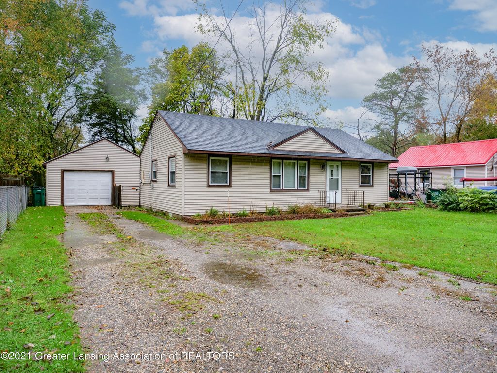 6816 Cooper Rd, Lansing, MI 48911