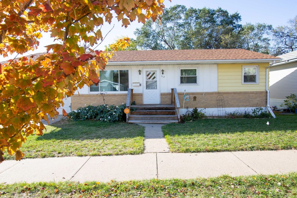 512 S 10th St, Bismarck, ND 58504