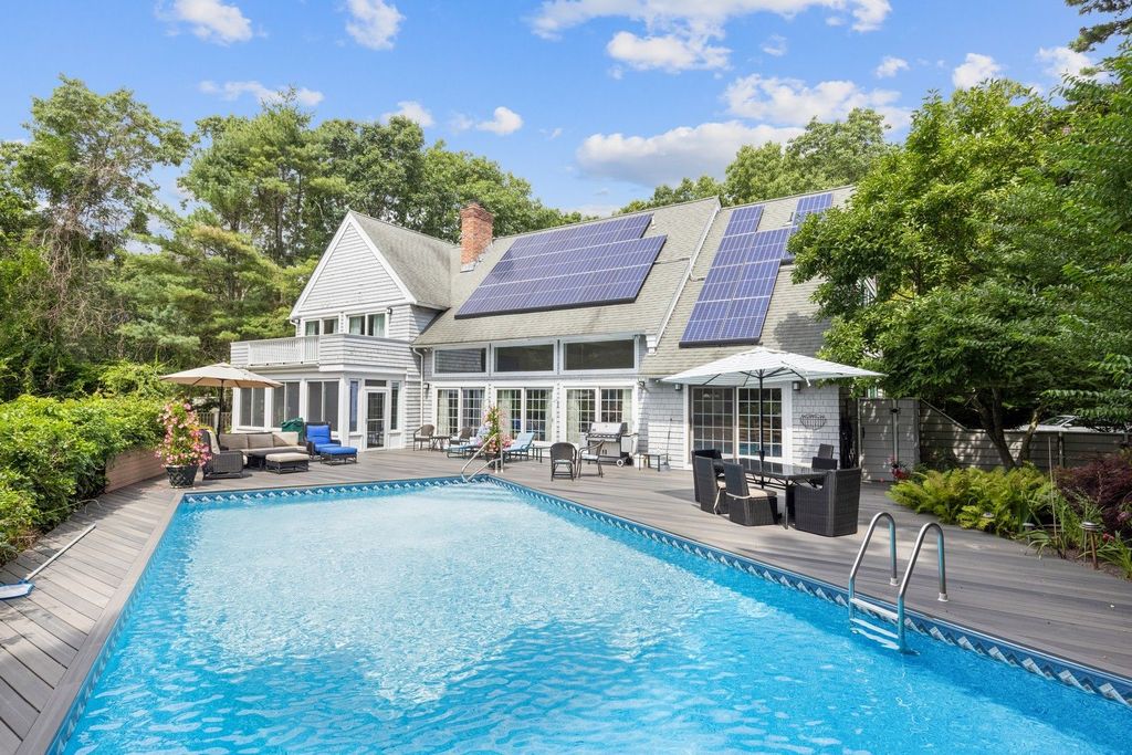 Address Not Disclosed, Quogue, NY 11959