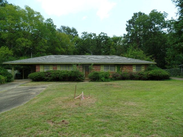 2015 3rd Ave, Selma, AL - 3 Bed, 2 Bath Single-Family Home - 13 Photos