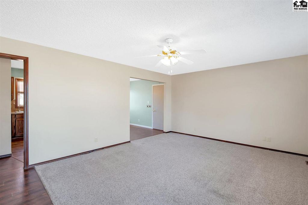 251 N Pratt St, Mount Hope, KS 3 Bed, 2 Bath SingleFamily Home 36