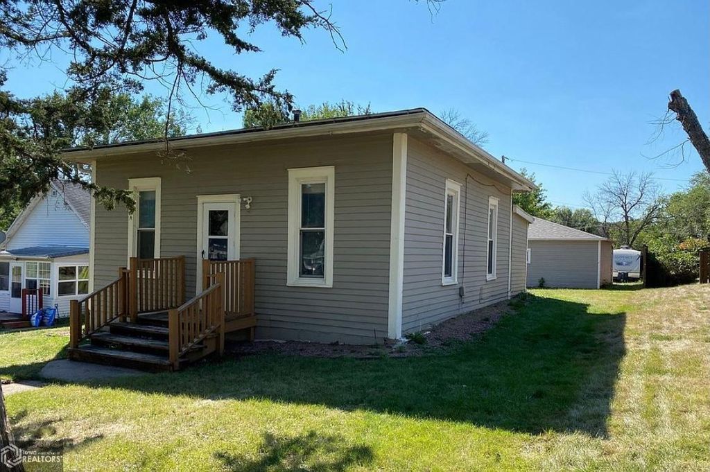 913 S 1st St, Oskaloosa, IA 2 Bed, 1 Bath SingleFamily Home 18