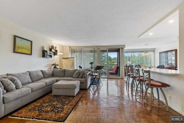 6 Horizon Rd #210, Fort Lee, NJ 07024