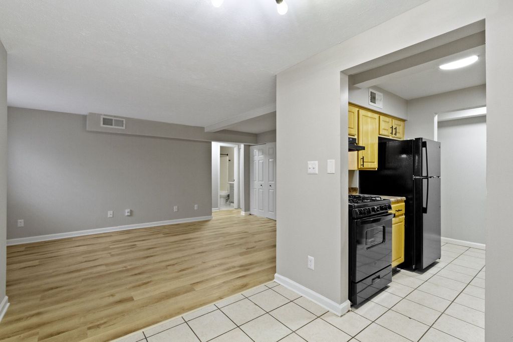 5018 Lemans Dr, Indianapolis, IN 46205