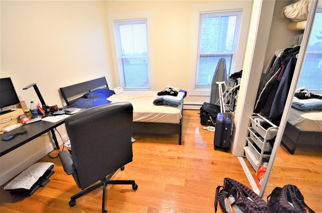 35 Brookline St 5, Cambridge, MA 4 Bed, 2 Bath Apartment 6 Photos