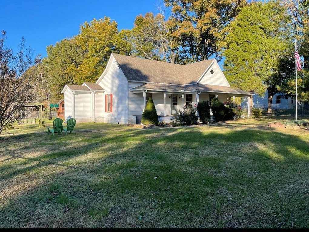 80 Thompson Ln, Paris, TN 38242