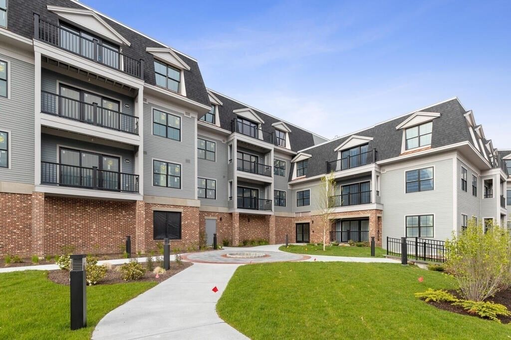 131 Eliot St #207, Milton, MA 02186
