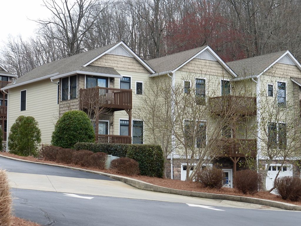 1403 Lakeside Rd 402, Hiawassee, GA 30546 3 Bed, 3 Bath Condo 32