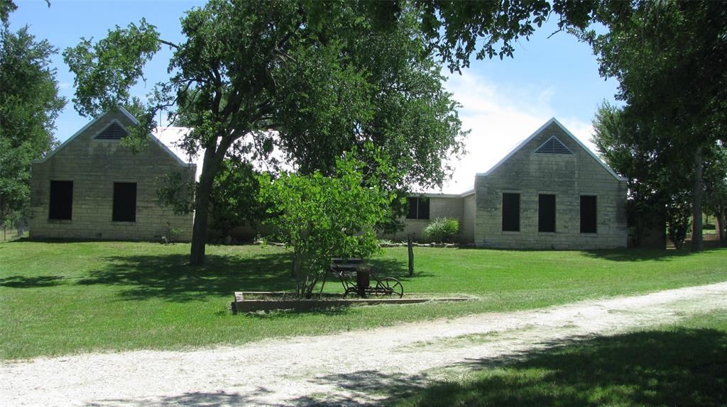 1160 E US Highway 84, Evant, TX 3 Bed, 3 Bath SingleFamily Home 34