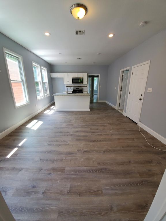 653 S 20th St #2, Newark, NJ 07103