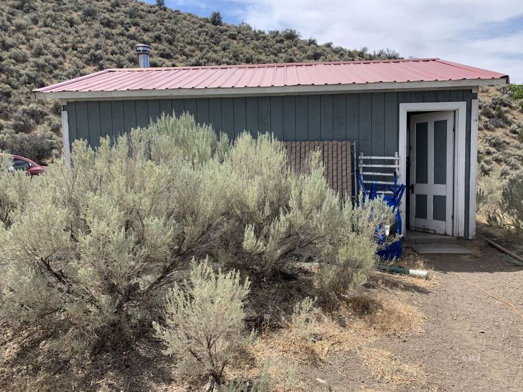 24399 County Road 1, Cedarville, CA 96104 4 Bed, 1.8 Bath Single