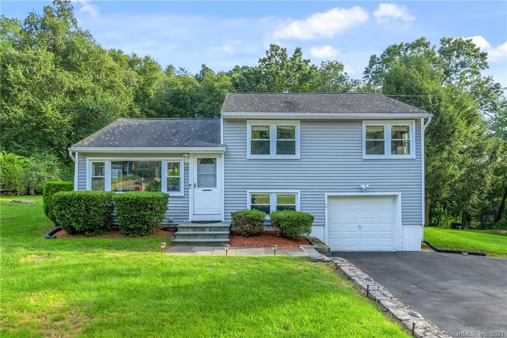 12 Birchwood Rd, Monroe, CT 06468