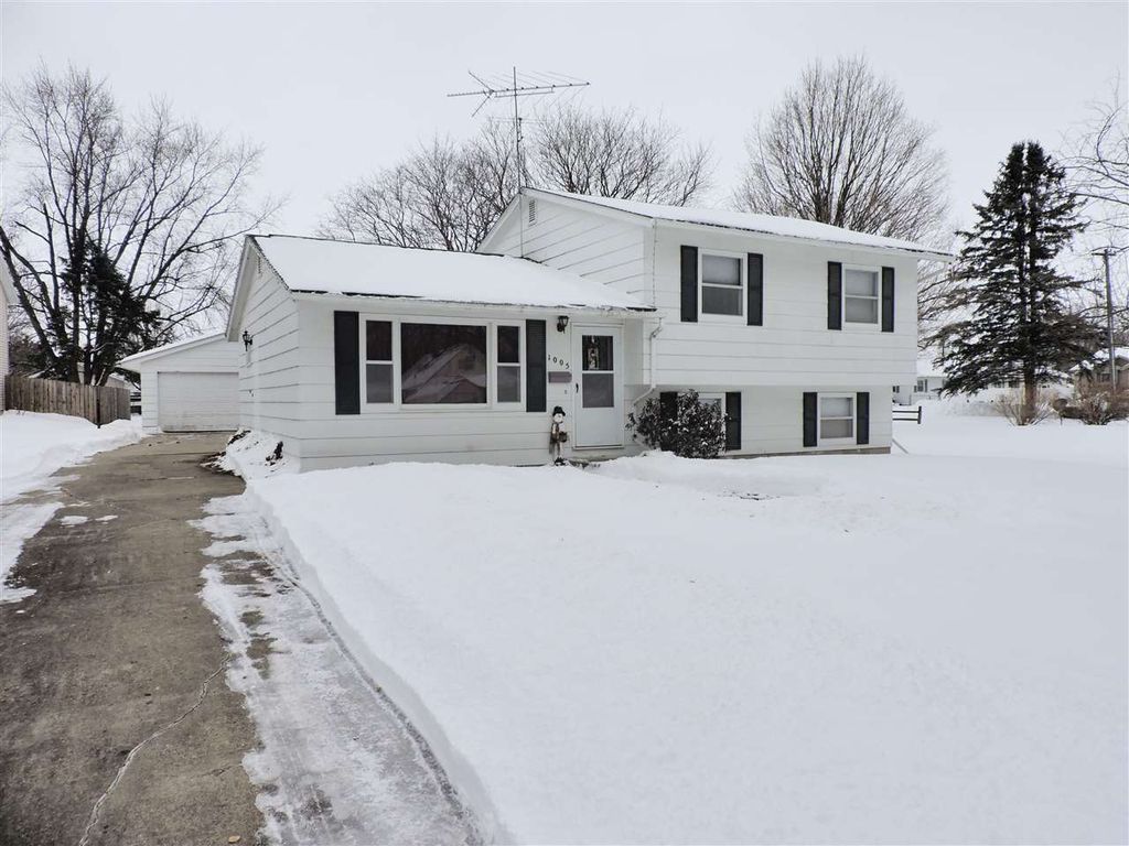 1005 Iowa St, La Porte City, IA 50651 Trulia