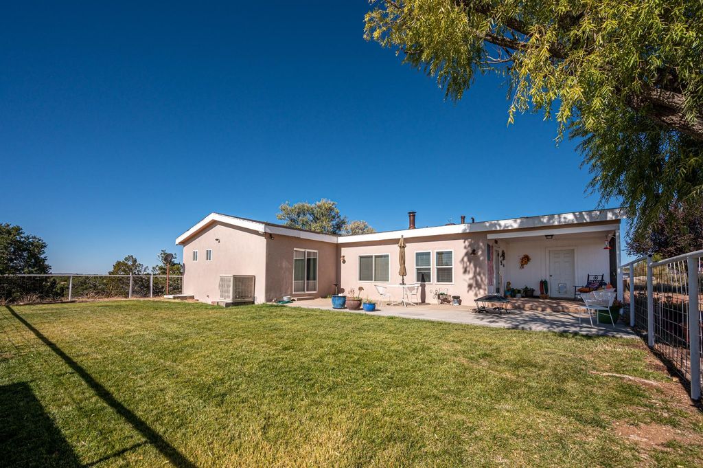 10 Kachina Rd, Santa Fe, NM 87508