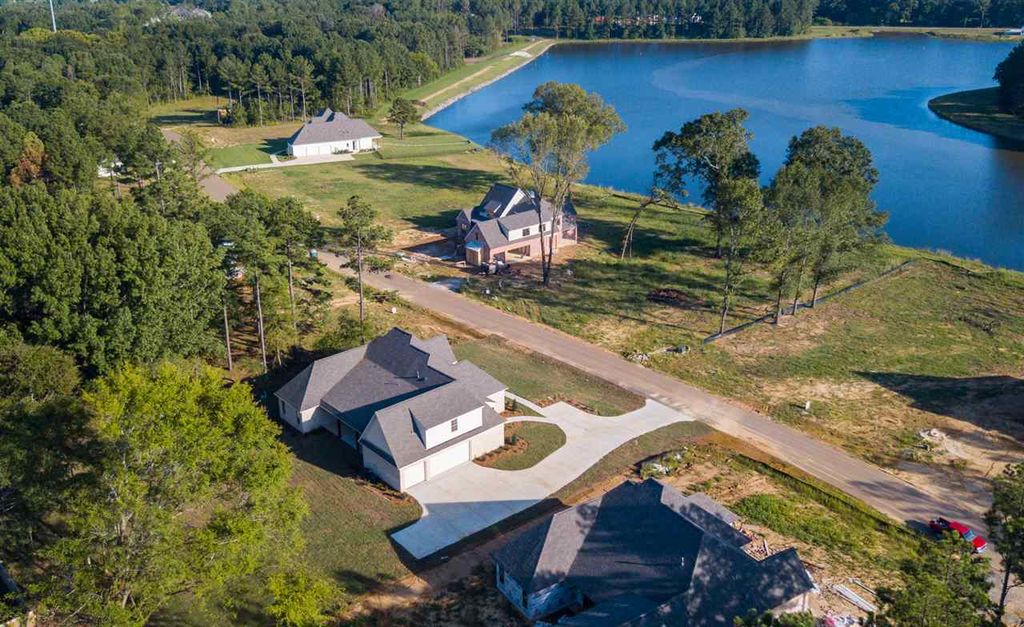 241 Westlake Cir, Madison, MS 39110 5 Bed, 4 Bath SingleFamily Home