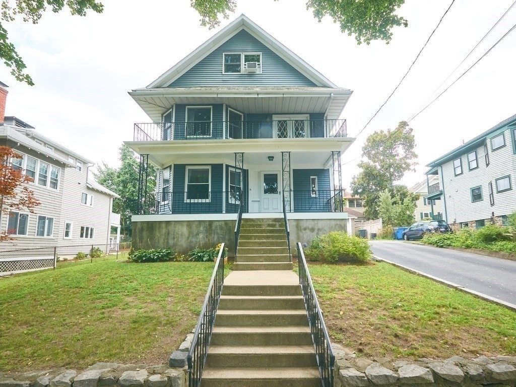 29-31 Lawndale St #1, Belmont, MA 02478