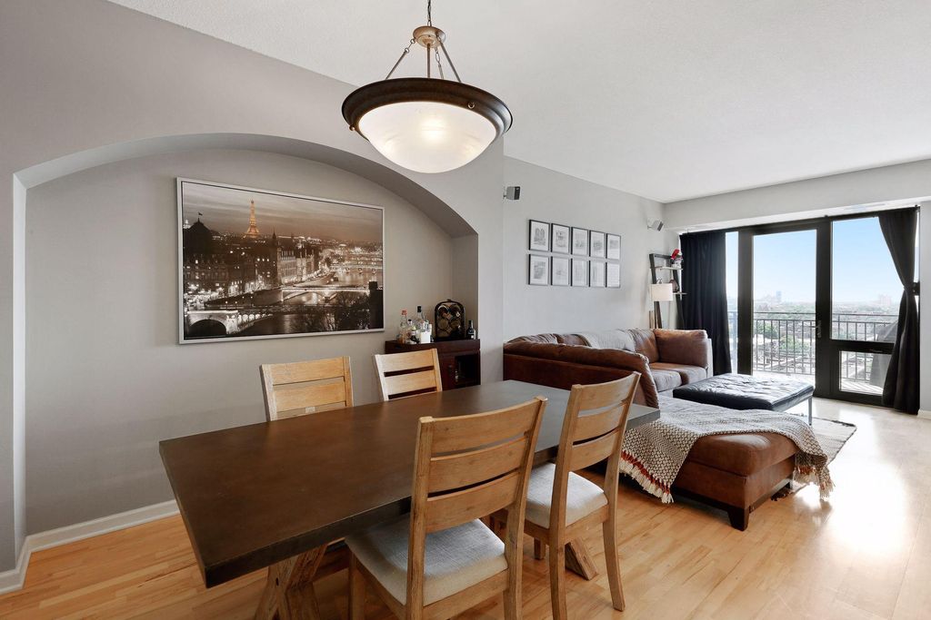 500 E Grant St #1105, Minneapolis, MN 55404