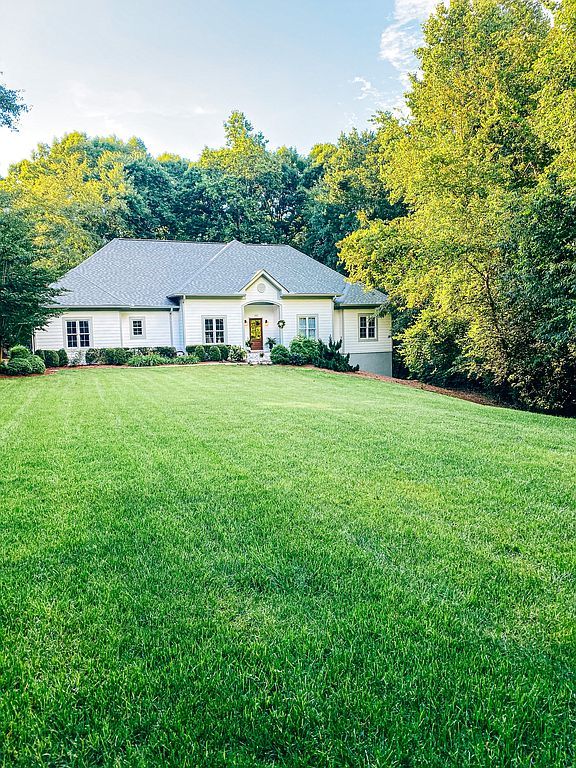 190 Valley View Dr, Maysville, GA 30558