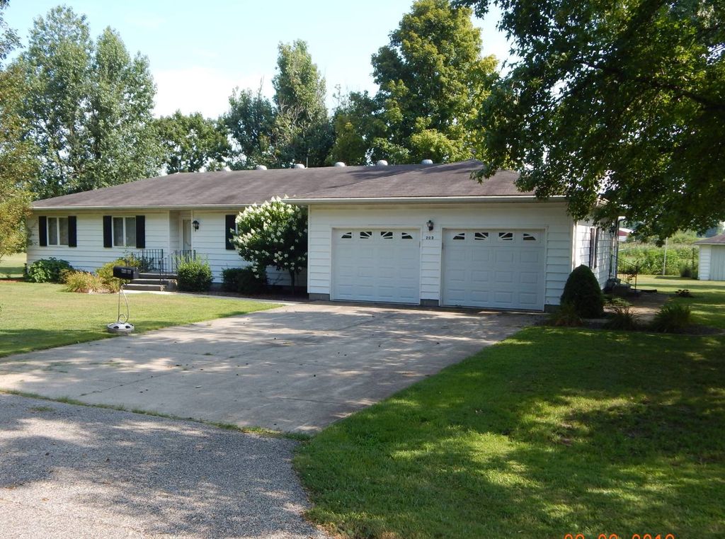 203 W Greenwalt St, Wayne City, IL 62895 Trulia