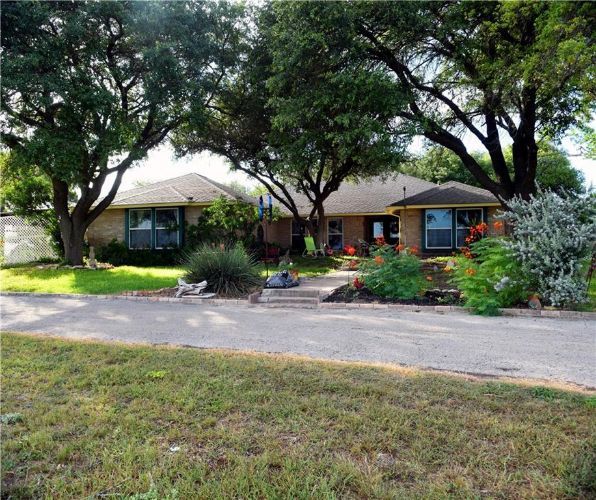 245 Marsh Ln, Uvalde, TX 78801