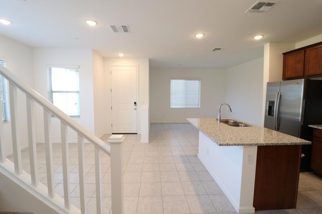 735 E Doral Ave #101, Gilbert, AZ 85297