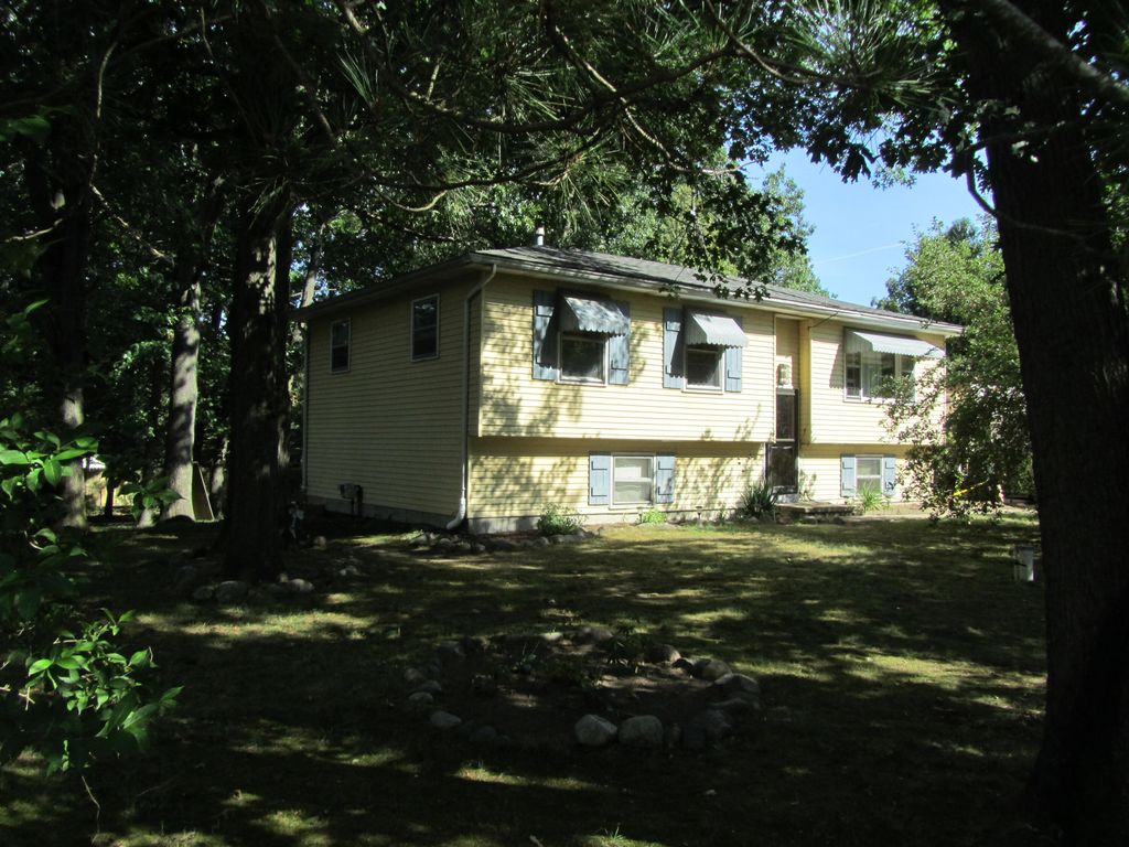 51991 Oak Dr, Mattawan, MI 49071